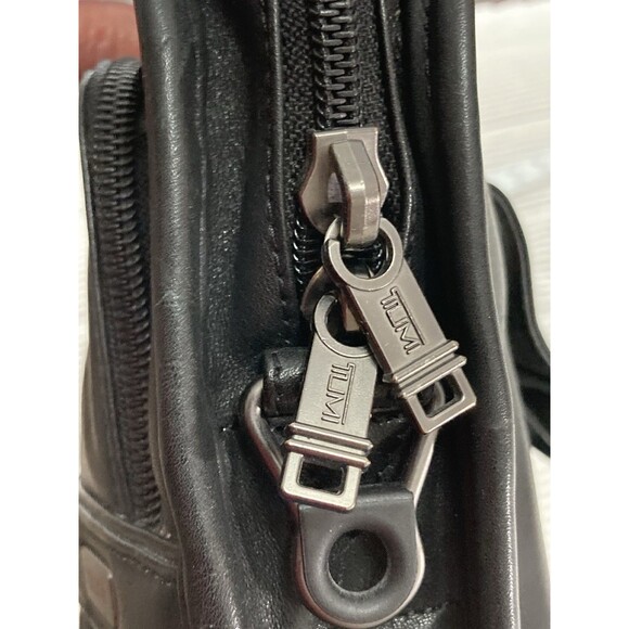 TUMI Black Leather Briefcase Bag 15" Business Travel Work Office Minimalist - Picture 9 of 16